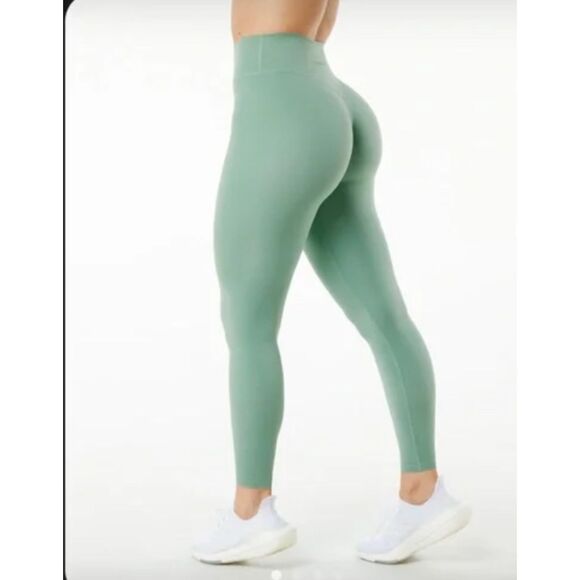 Alphalete Wonder Leggings - Picture 2 of 6